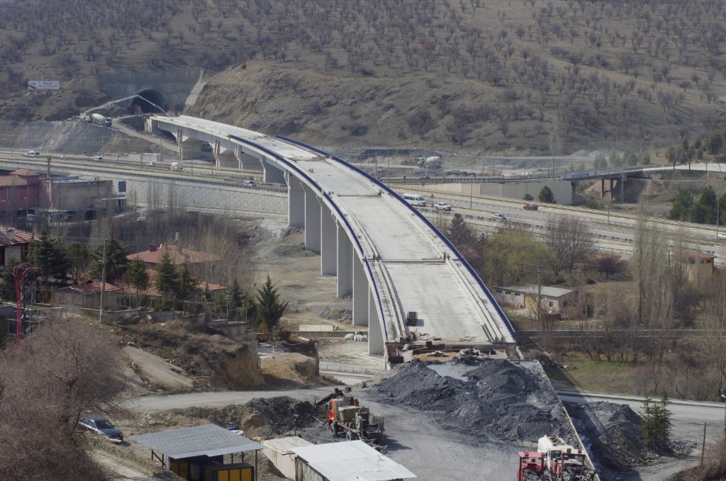 Ankara-Sivas YHT hattı köprü ve viyadük yapısında ardgerme uygulaması