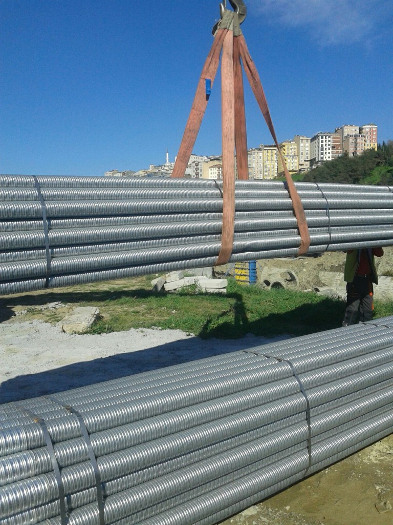 Saha montajında koruge galvanizli kılıf sevkiyatı